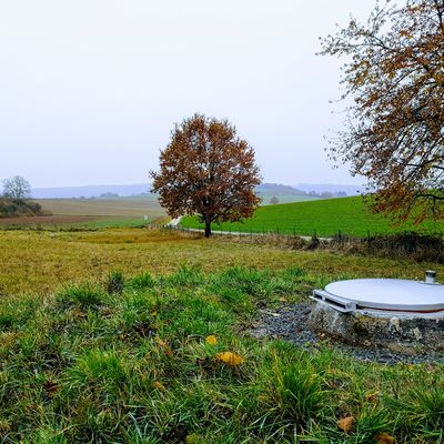 Landschaftsaufnahme mit dem Einstieg zur Quelle Roommelhausen