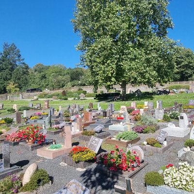 Friedhof Düdelsheim Urnengräber