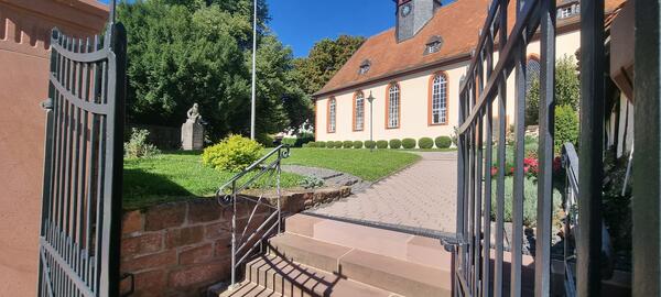 Friedhof Düdelsheim Eingang