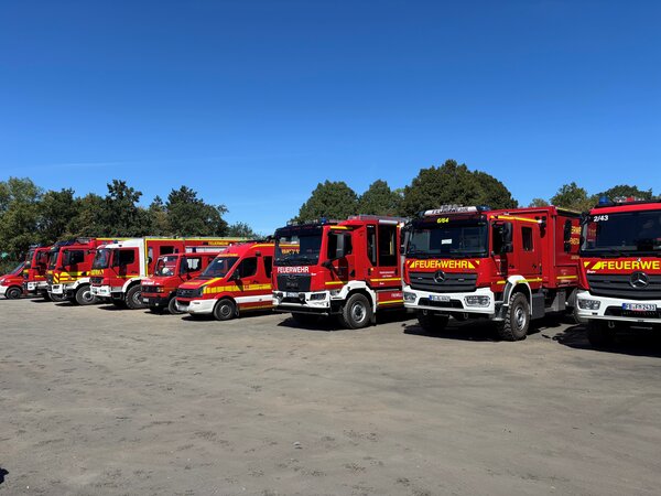 Feuerwehren des Wetteraukreises im Einsatz bei Waldbrandbek&auml;mpfung 2